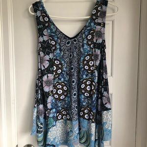 Desigual asymmetrical top